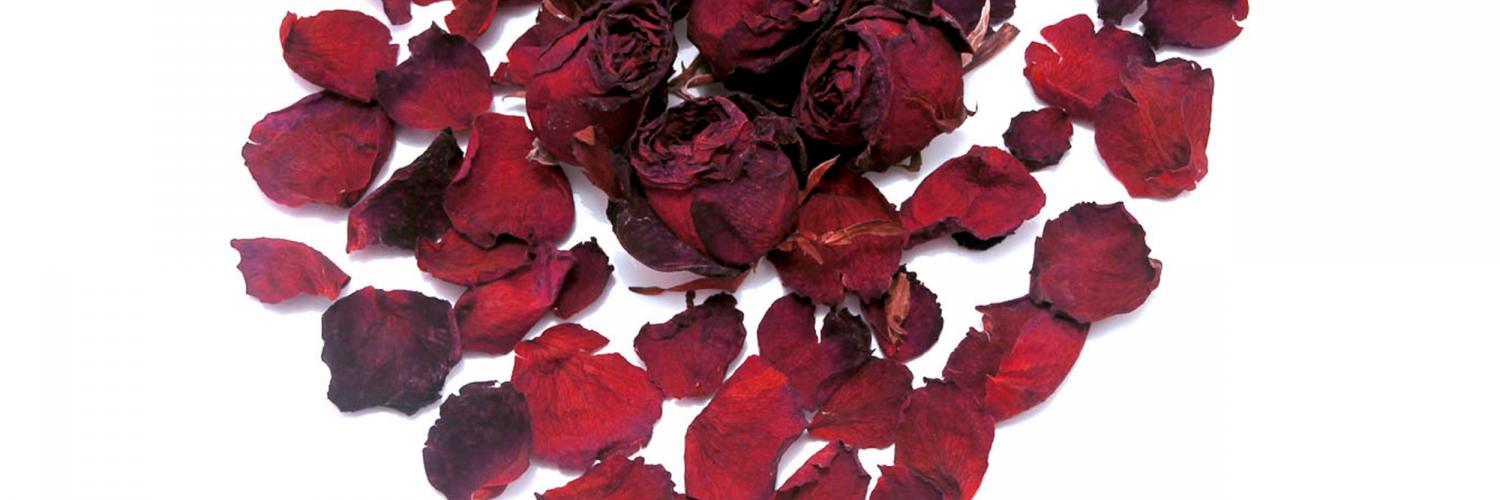 dried roses in shape of heart