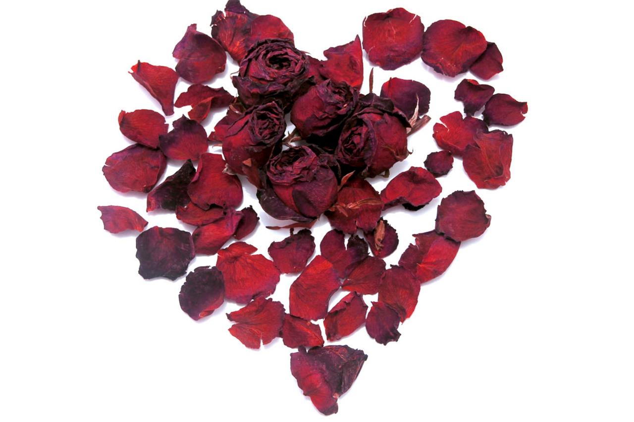 dried roses in shape of heart